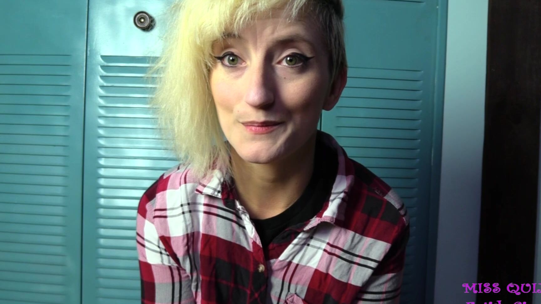 ThatMissQuin Lesbian Roommate Sucks You Off 3 Manyvids