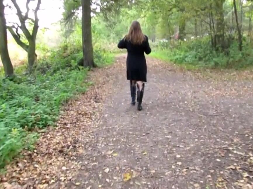 Brazen British Babes Outdoor Flashing With Sarah