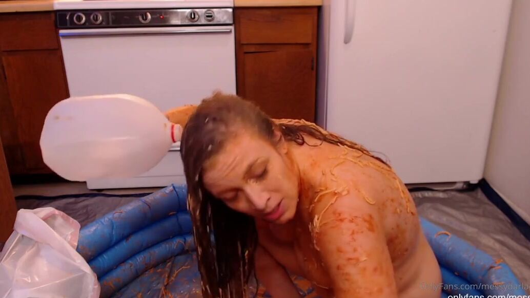 Darladevoursyou Here S Some Behind The Scenes Footage From The Spaghetti Show Watch Me Wash Myself Clea