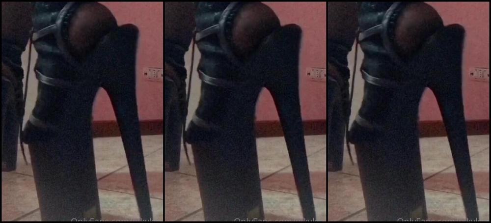 Nikykikka Nicknamed Nikykikka Foot Fetish 04 23 2021 Onlyfans Video Walk And Play With This Baby