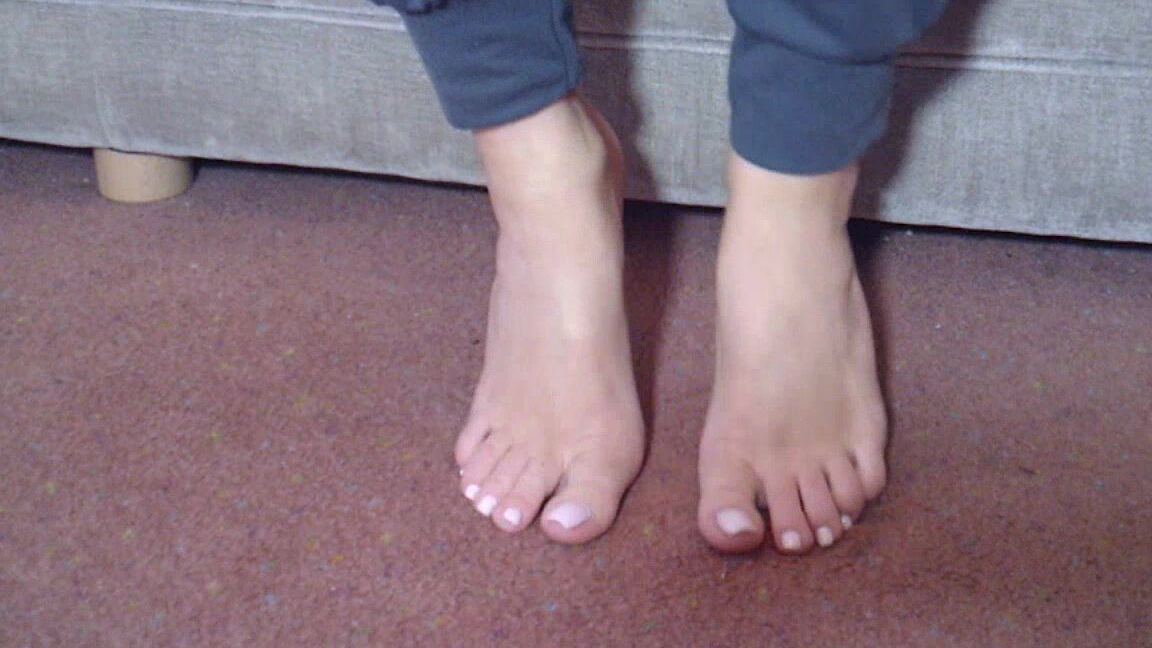 Sophia Smith Bare Feet Tease