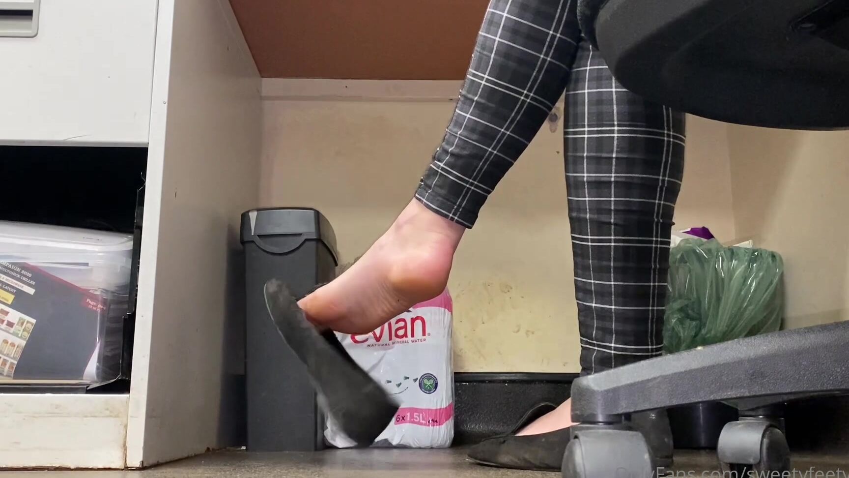 Sweetyfeetys Who Loves Flats Shoeplaying At Work