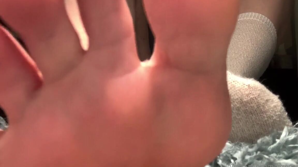Vixenarches Onlyfans The Giantess And Her Smelly Feet