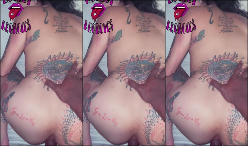 lovelygia-12-05-2022-2244325261-look-at-my-ass-it-s-so-fucking-cute