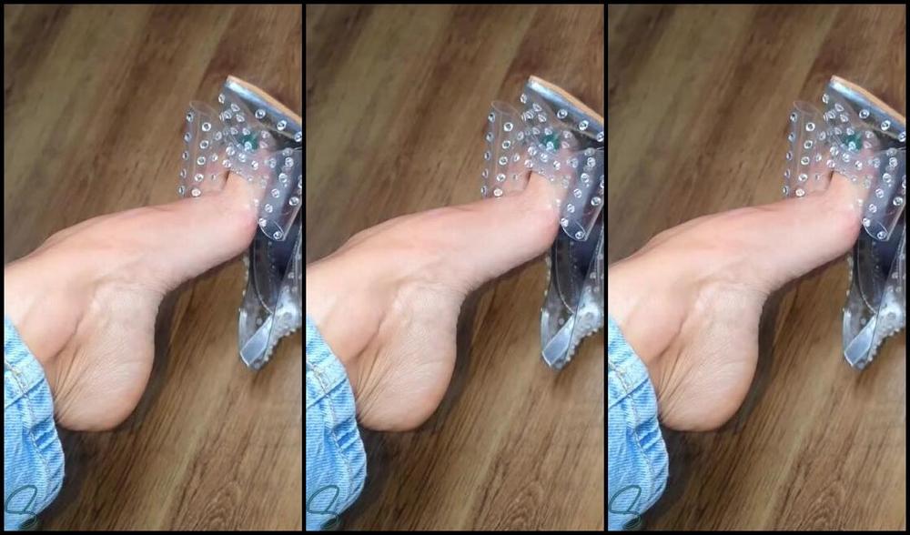 Sofiastoe Aka Sofiastoes Onlyfans Your Christmas Present Now You Get To Enjoy It Small Voice Message 1