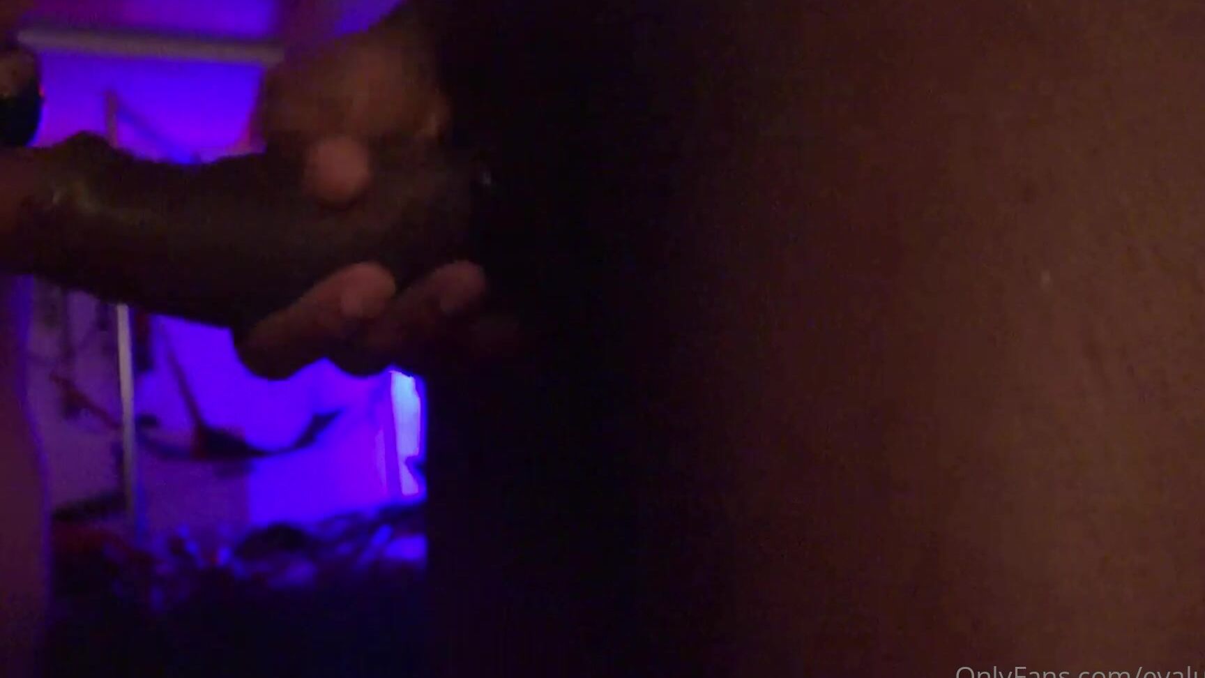 evaluxtop-27-11-2020-1339330728-video-london-in-questo-giorno-ho-giocato-con-2-schiavi-etero-uno-hot-americano-e-un