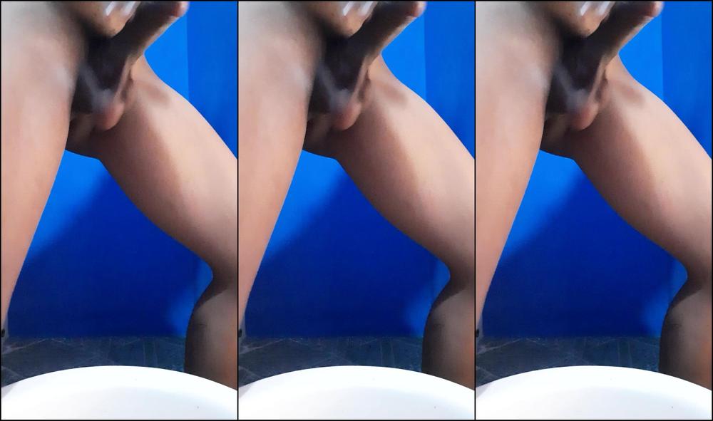 "Lola bbunny" bathroom, bathroomsex, bigdicks, cumplay, pee golden shower game manyvids