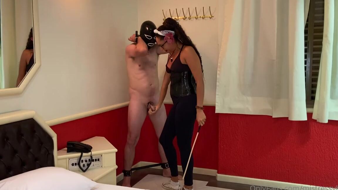 Mistress V Black Nicknamed Mistressvblack Onlyfans O Meu Allstar Velho Adora Bolas S O Comeo Luxuryfetishdollsbrazil