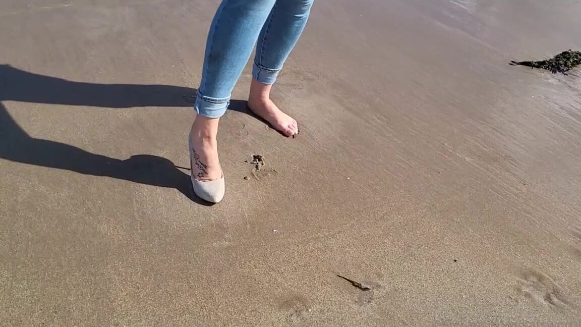 Kats Worn Heels Nicknamed Katswornheels Onlyfans Taking A Brand New Pair Of Metal Heeled Suede Louboutins To The Beach For Their First