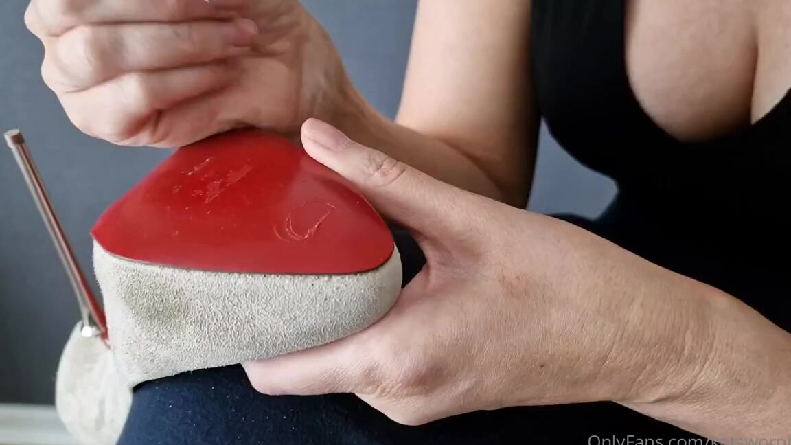 Kats Worn Heels Nicknamed Katswornheels Onlyfans Carving Your Name Into My Soles