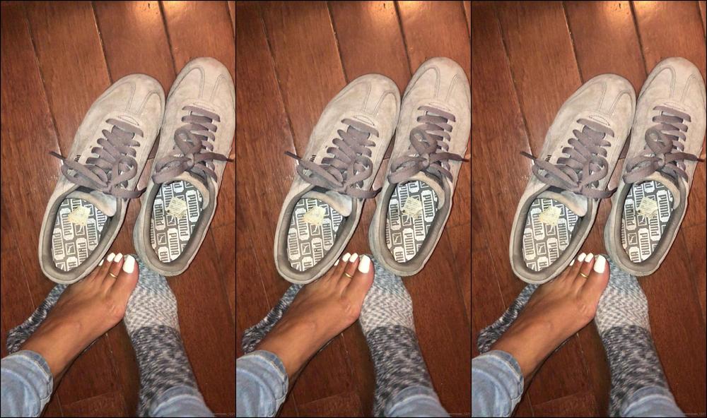 Theemisses A Little Shoe Removal After A Long Day Of Quarantining