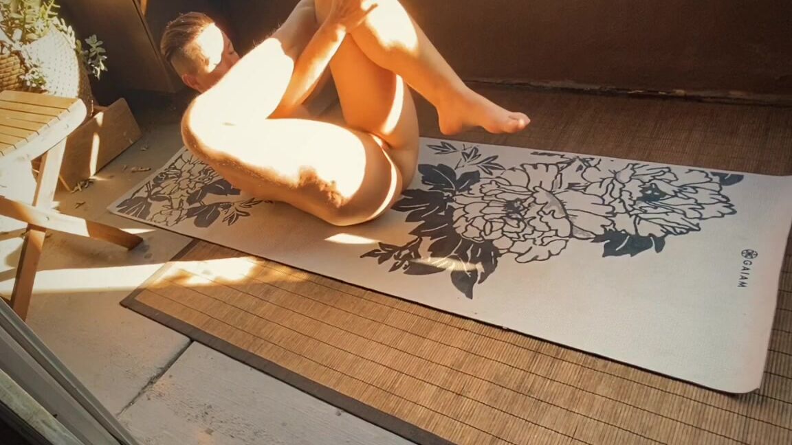 Jizlee Sharing A Little Post Run Stretches On The Balcony In The Sun Sped Up A Little So It S N