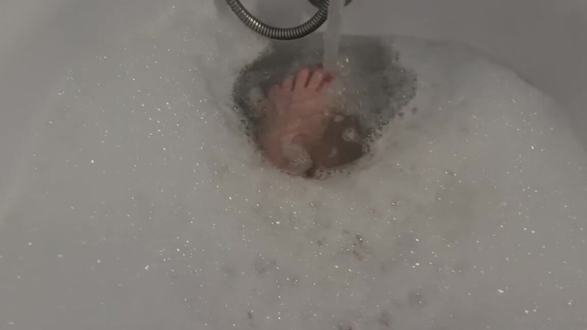 The Foot Queen Of England Aka Queengf90Premium Onlyfans I Do Love A Long Steamy Soak