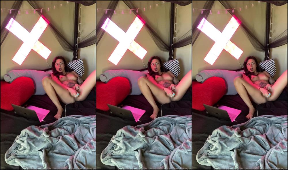 Smalltaps Spying On Me Again Just A Normal Day In The Aubr