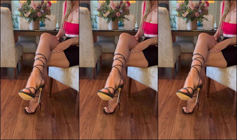 Simplymilena Love The Sound Of The Heels On Wooden Flooring Hang In There The Weekend Is Just Around T