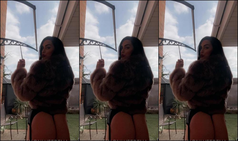 Goddess Gynarchy Fur Lingerie And A Delicate Cigarette In An Elegant