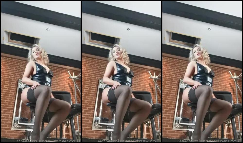Misscourtneym Onlyfans Are You Hypnotised By My Beautiful Behindp