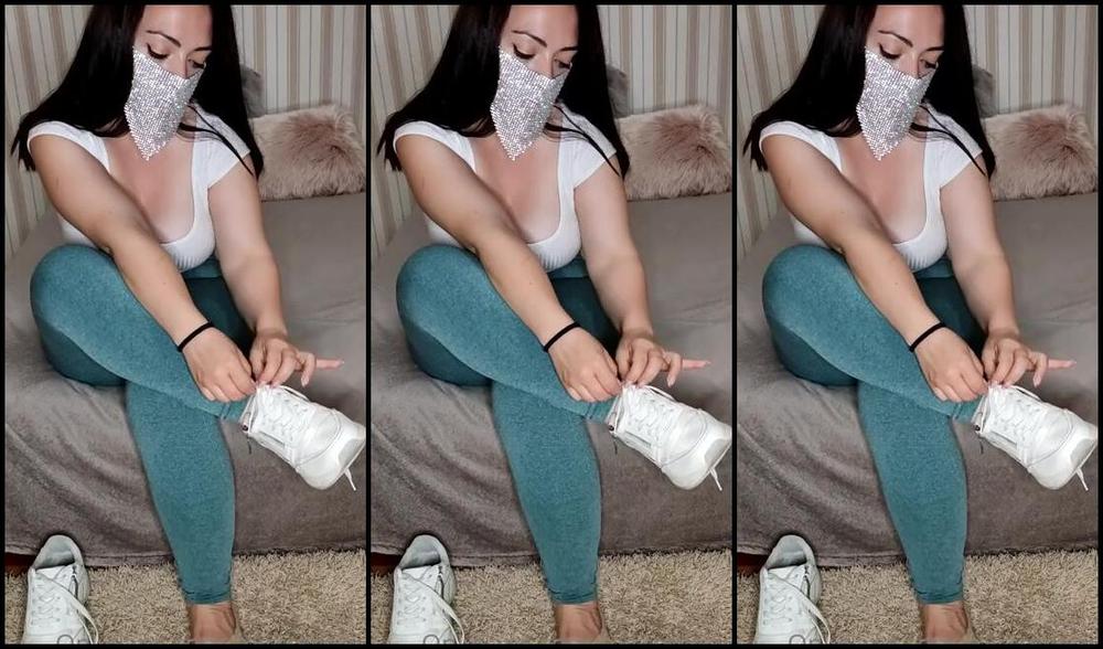 Mistressjaily Onlyfans I Need Help A Good Massage To My Feet With Tongue Before Washing Them