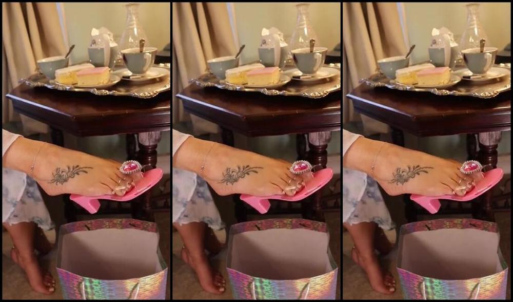 Footsiegalore 12 22 2024 Onlyfans Video Advent Reveal Day 22 Santa Sent Me An Early Xmas Surprise Because Im A Such A Good Gat