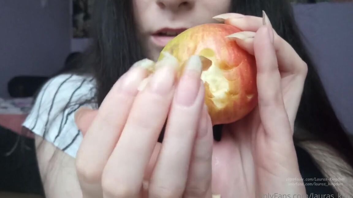 Lalalaura Nicknamed Lauras Kingdom 02 18 2022 Onlyfans Video Aishas Bare Nails Scratches Here Is The Naturally Gorgeous Aisha Again In This Video Her Nails