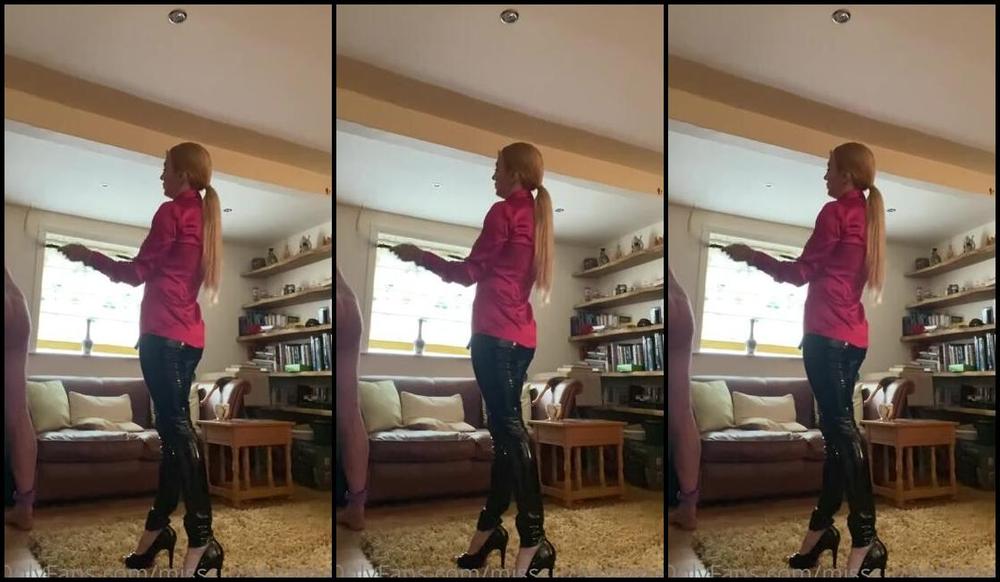 Misssuzannamax Onlyfans Happy Suzanna Sunday Some Florentine To Warm Him Up Before I Get The Big Guns Out And Boy To They