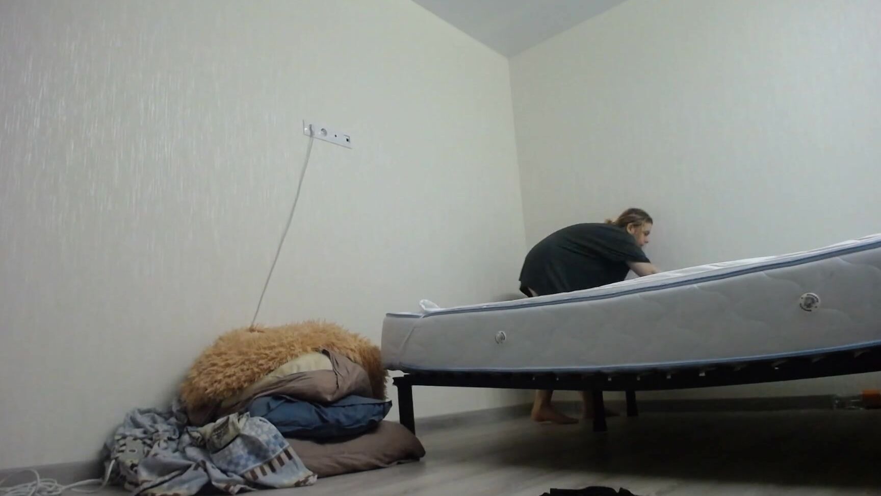 JucieLussie 277.cute teen girl cleans the house xhamster