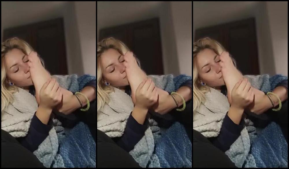 Laamiss23 Nicknamed Lamiss23 09 28 2022 Onlyfans Video Divano Copertina E