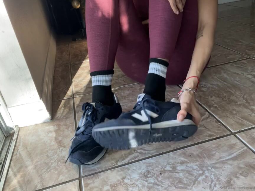 Laprettyfeet4 Nicknamed Laprettyfeet4 Onlyfans Enjoy My Stinkies After Gym Nsk