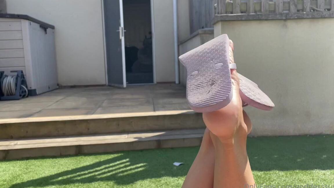 Goddesssuzie26 Onlyfans So Flip Flops Make Your Dick Throb