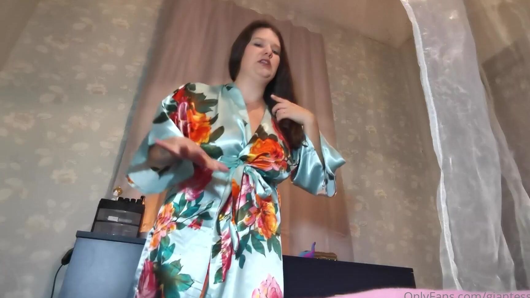 Giantessclips Shrunk By The Stripper Starring Amber For More Amber Visit Https Onlyfans Com Goddes