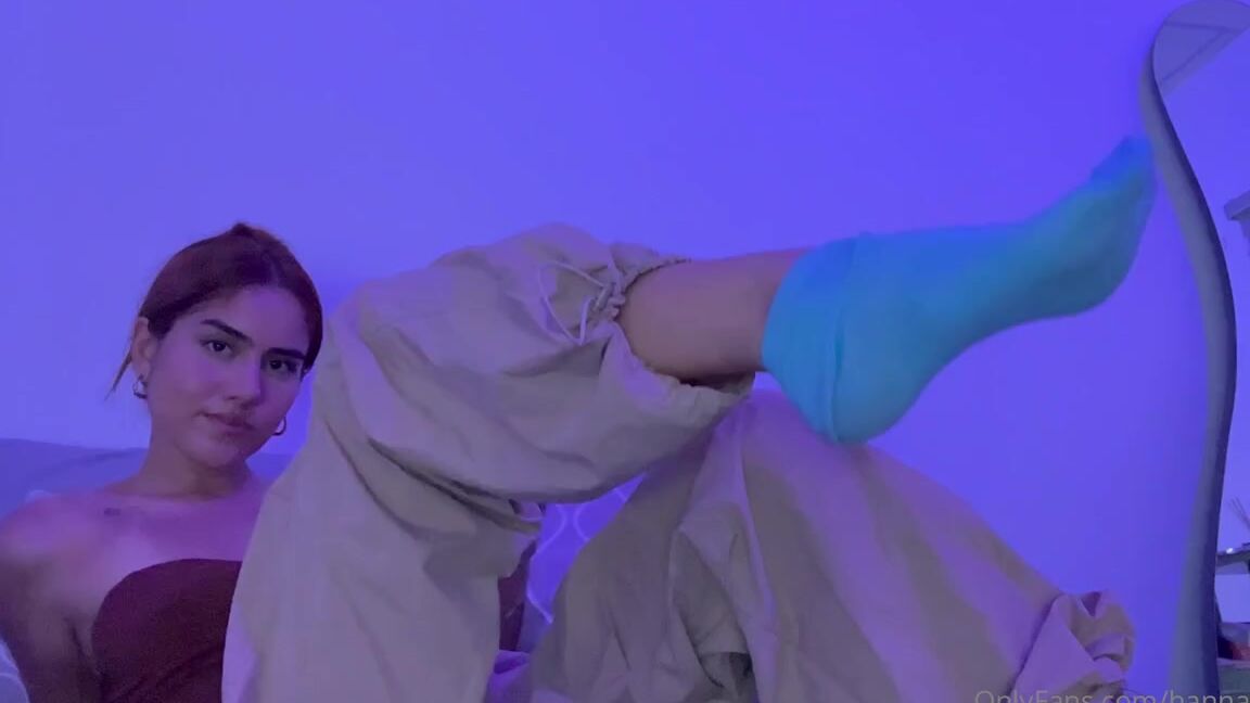 Hannah Robins Aka Hanna Hcri Onlyfans Short Video Smelling My Socks After A Long Day Out Fun Fact I Actually Like The Smell Of My Socks