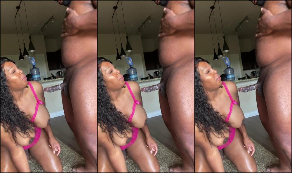 Roxiexxx He Was Suppose To Be Teaching Me How To Use The Ab Roller Lol Turned Into A Quickie Damn