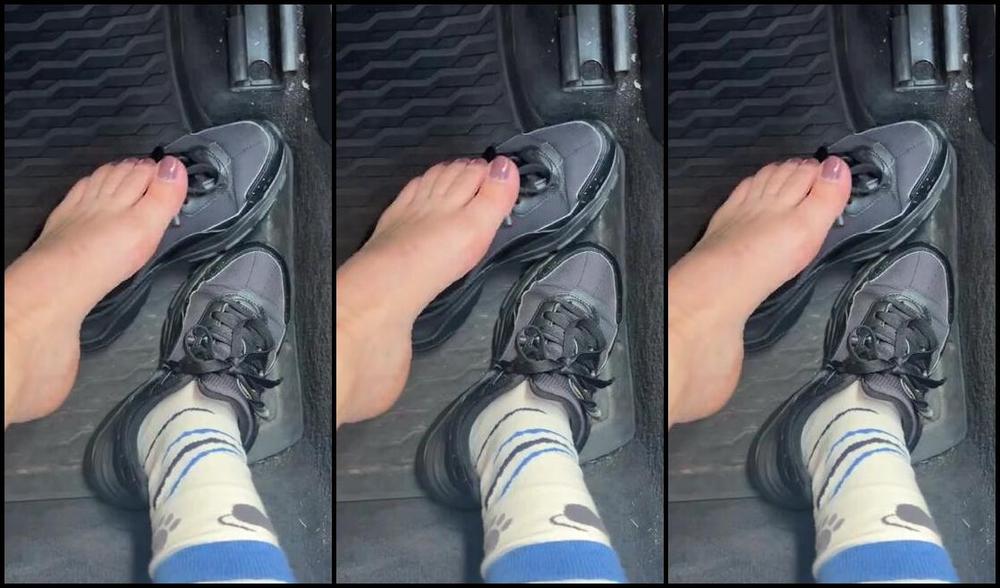 Mistresanna Onlyfans Removing My Sweaty Sneakers U8