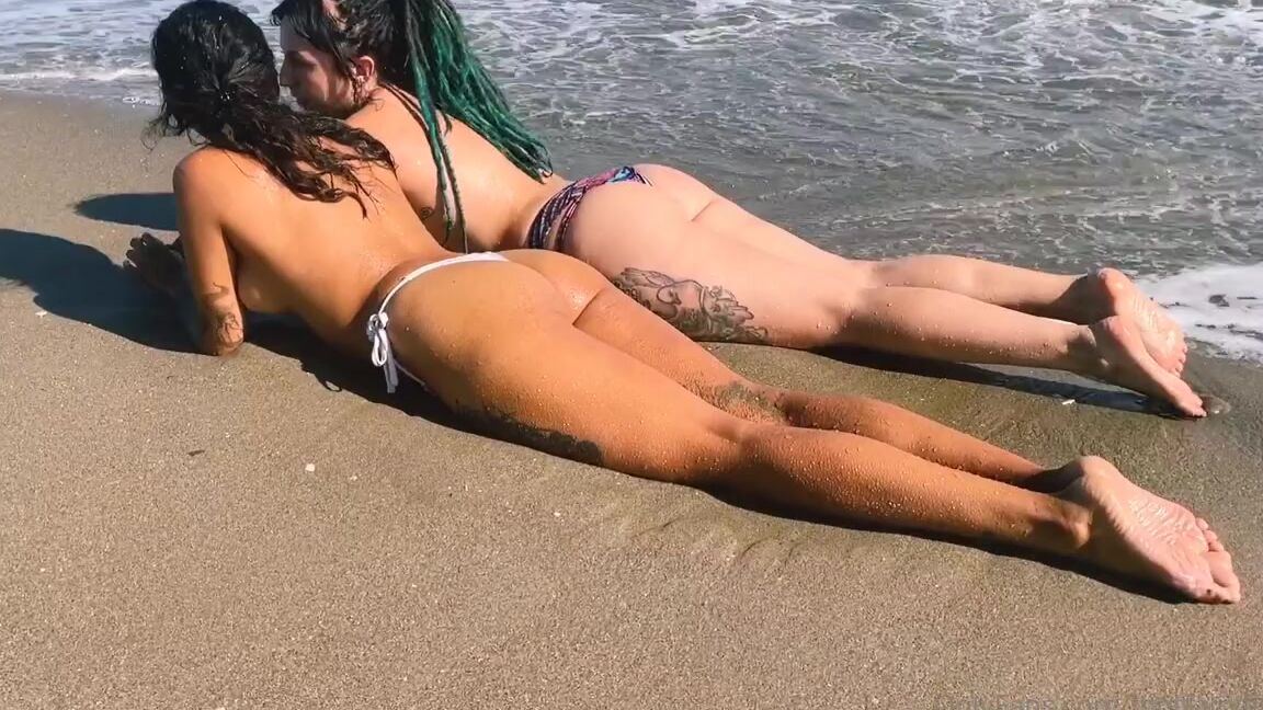Freakyfjondaxxx Onlyfans Look At These Fine Misses At The Beach How Much We Love Tooo Teeaaassseee You Starbutterflyo 10