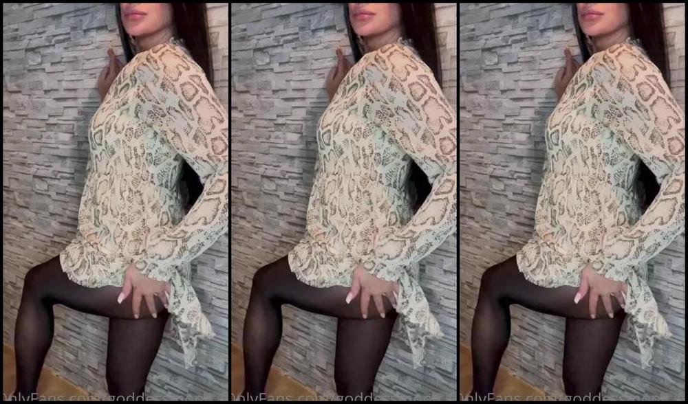 Goddessmona 91 Onlyfans Ich Komme Grad Von Einer Gemtlichen Silvester Party Nachhause Und Dachte Schauen Wir Doch Mal Ganzp