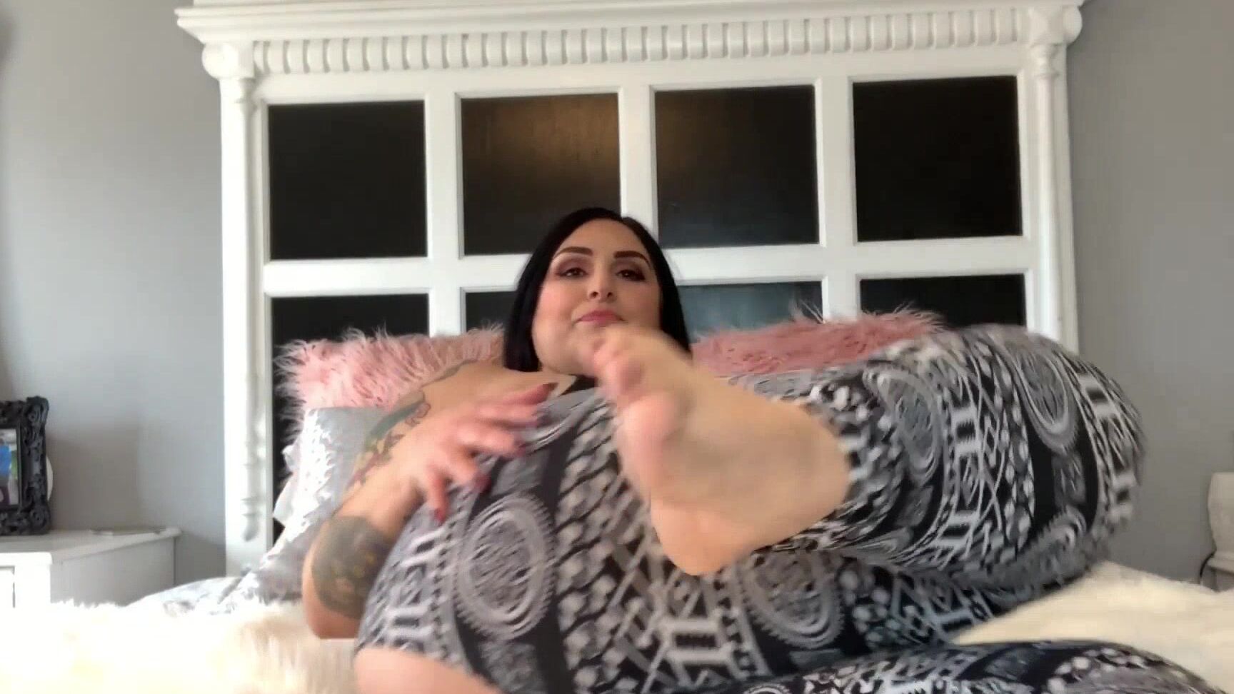 Goddess Kawaii Ripped Leggings Look Hot