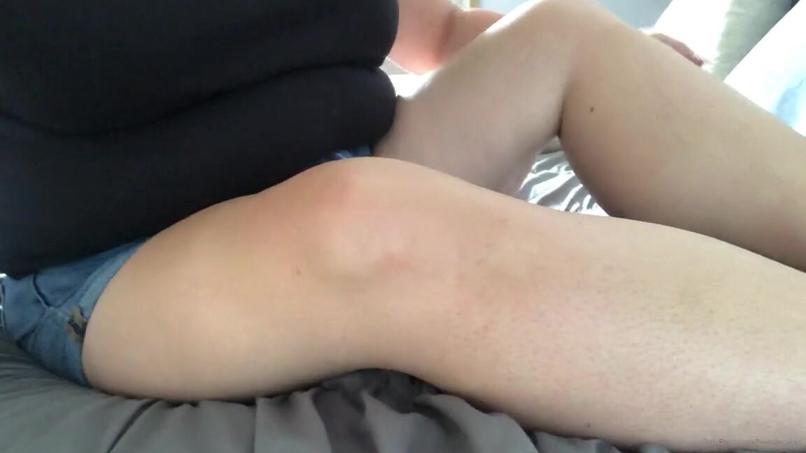 Caroline Aka Feetsiecakes Onlyfans White Pedi Tan Legs Denim Shorts God I Miss Summer