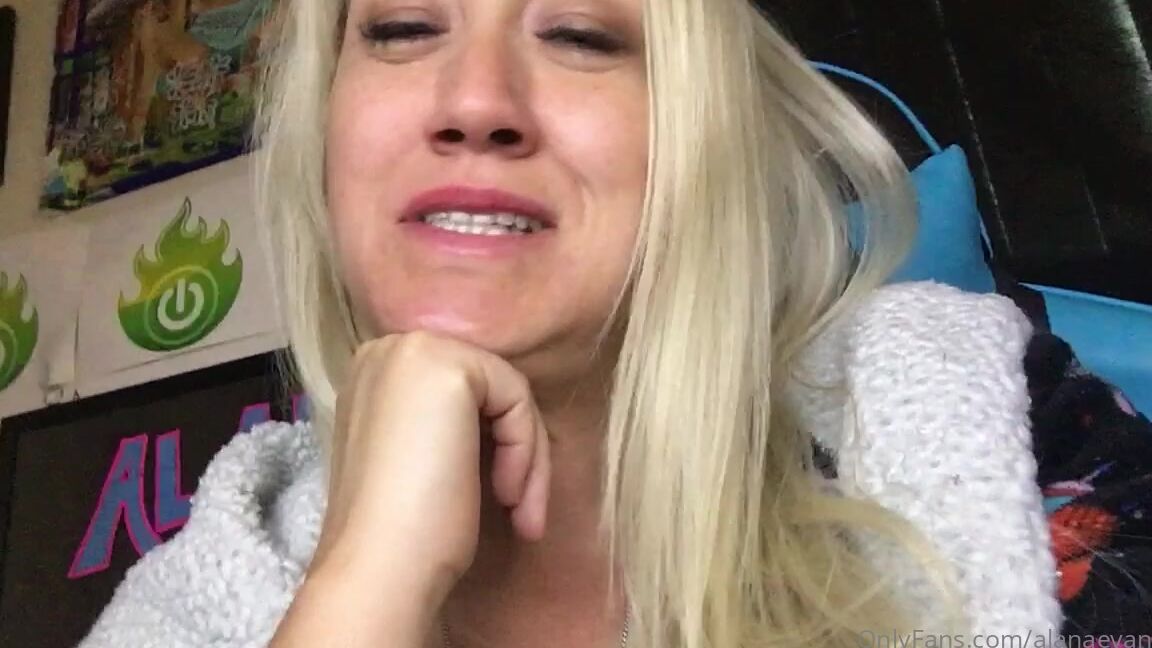 Alanaevansxxx 513488421 07 08 2020 Who Wants To Cuddle This Bish