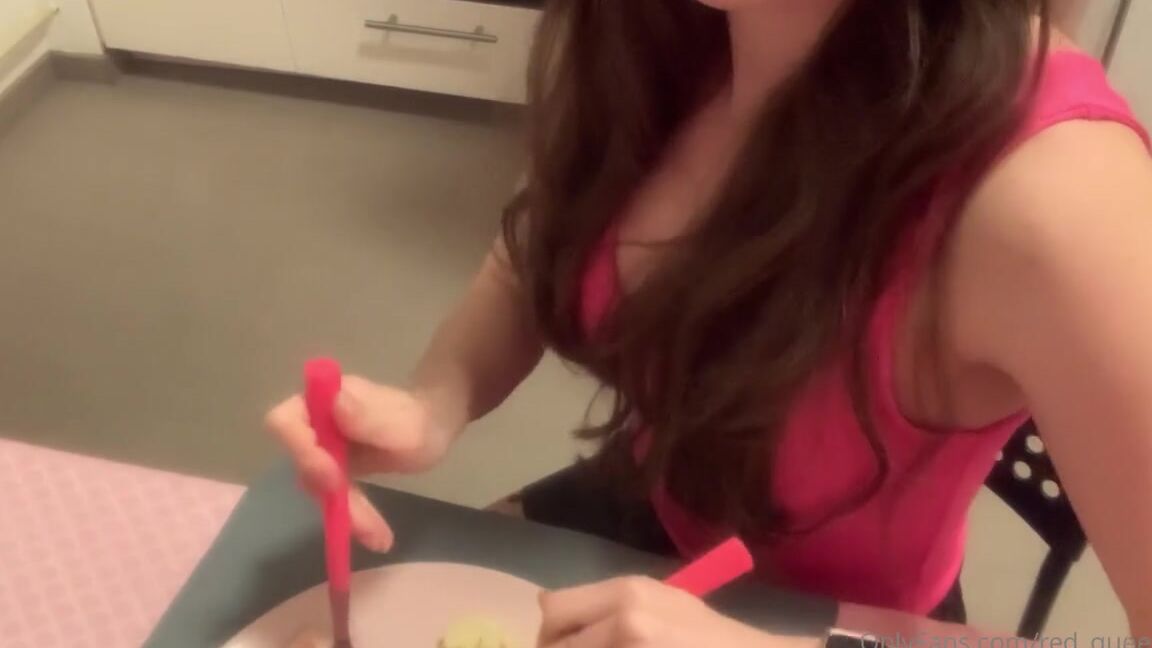 Red Queen Nicknamed Red Queen 94 Femdom 01 26 2021 Onlyfans Video He Cooks For Me He Serves Me At The Table He Becomes My Foot Stool If