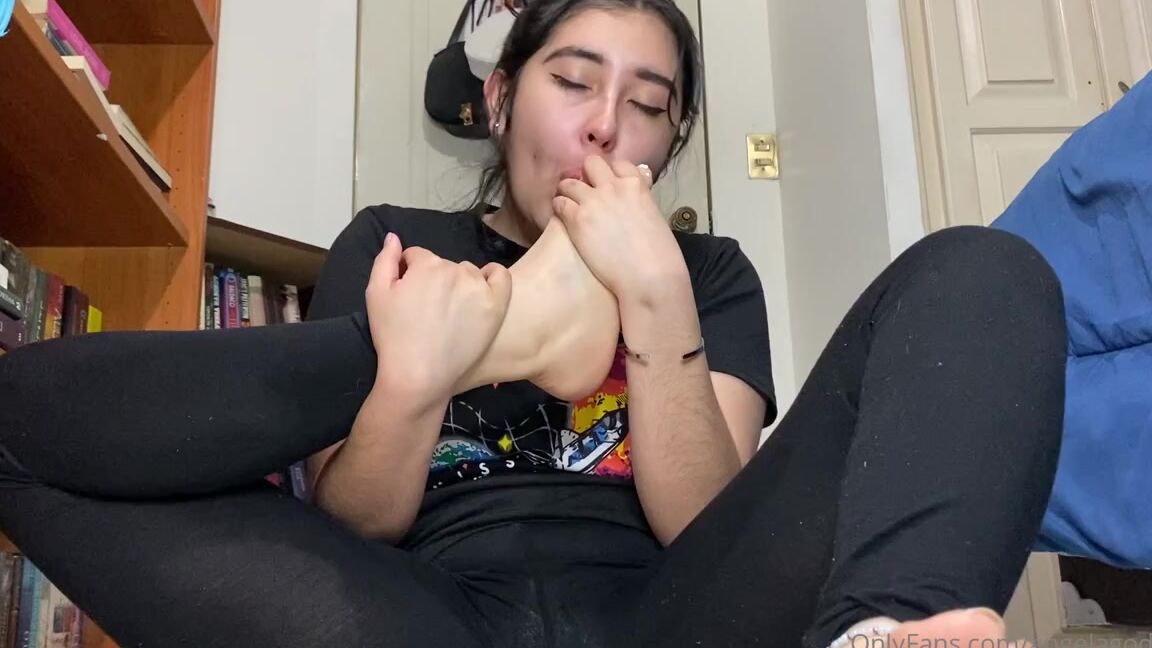 Goddess Angela Aka Goddessangelamx Onlyfans The Hottest Selfworship Video Tip If You Want To Suck My Toes