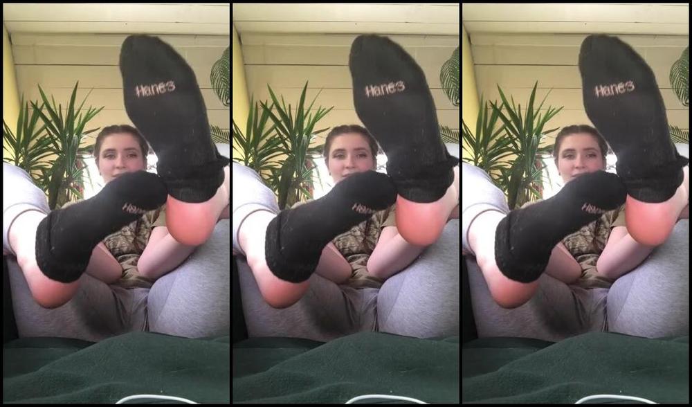 Delilah Nicknamed Footiesfeets Onlyfans Trying A Tie Wiggle Sock Removal It S Really Hard