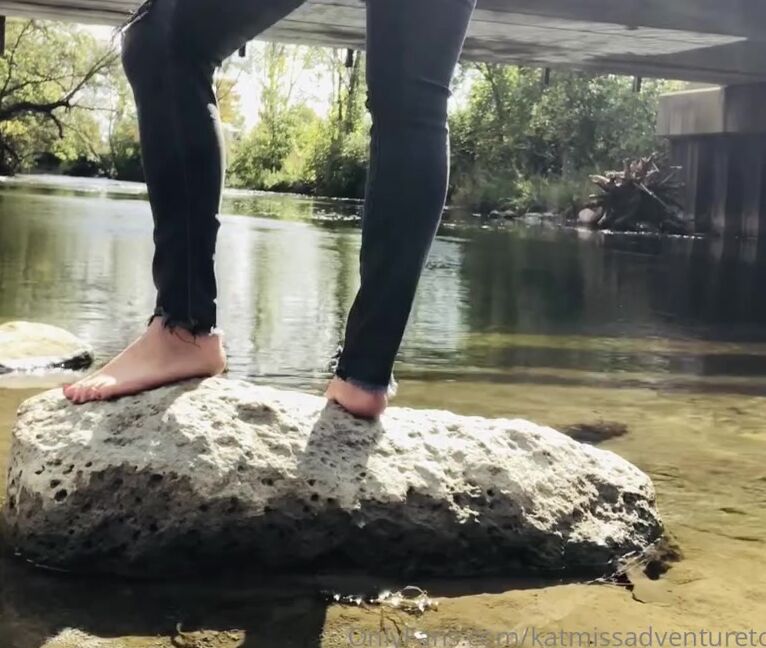 Adventuretoeskat Nicknamed Missadventuretoeskat Onlyfans Beautiful Day 4