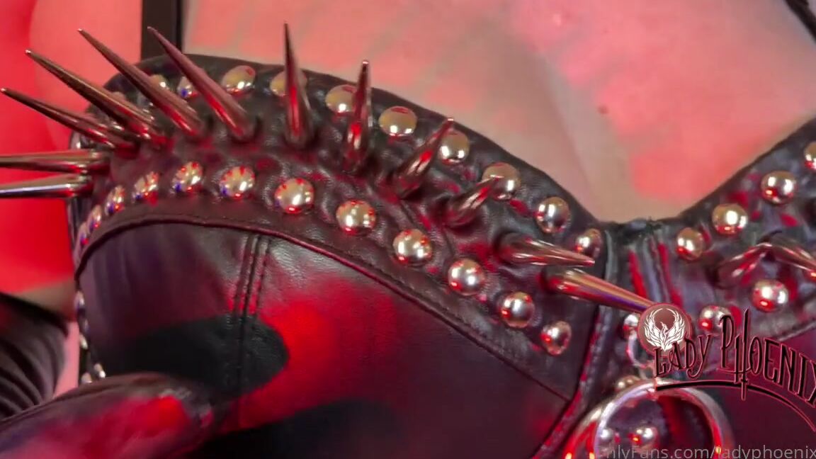 Lady Phoenix Nicknamed Ladyphoenix Ldn Onlyfans Leather Daddys Back Look At That Leatherso Much To Worship Dont Know Where To Start Dont Worr