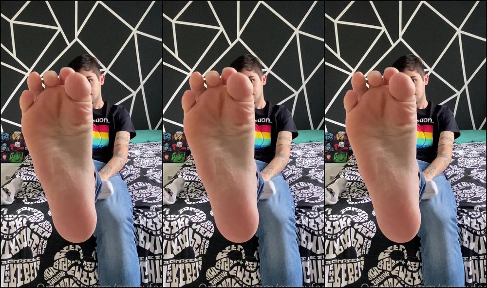 Ggboyfeet I Arrived Home After A Very Busy And Tiring Day At Work My Feet And Socks Stinking And Re