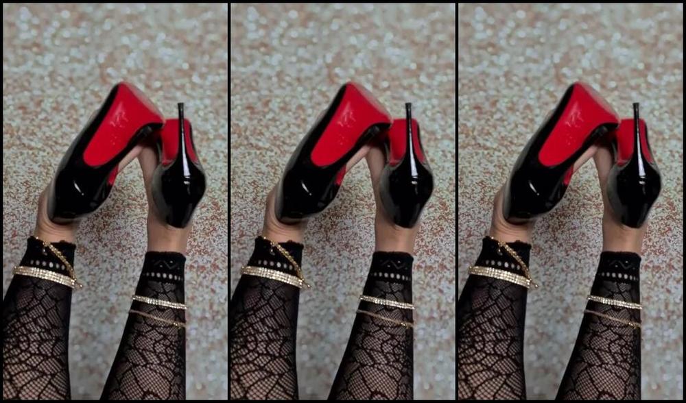 Feetbysherri Onlyfans Watch Me Play With My Shoes Whilst In The Pose Position