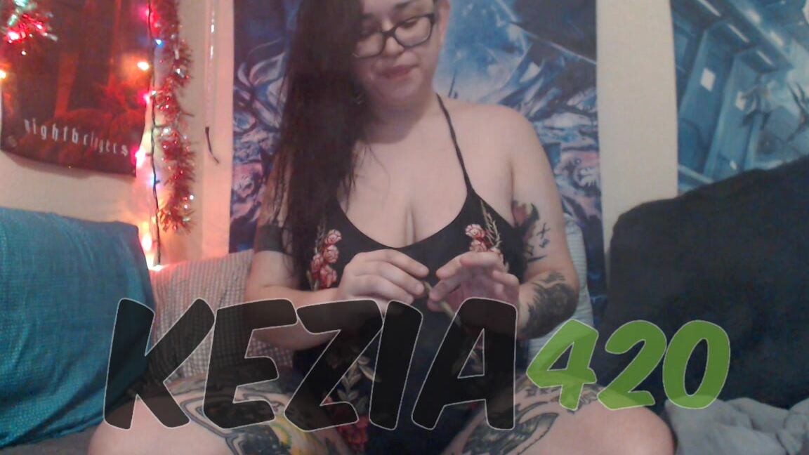 Kezia Smoke A Blunt With Me