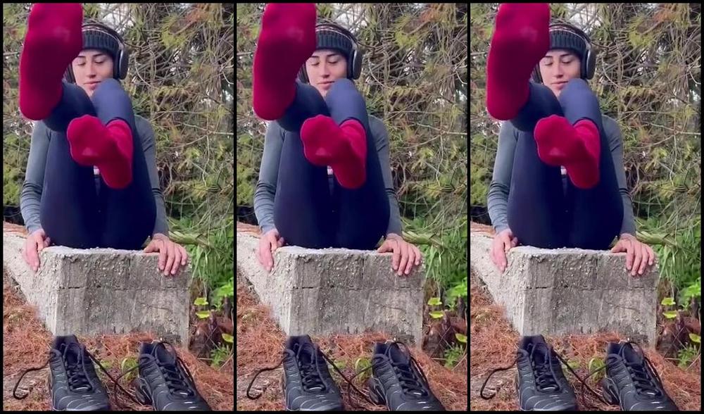 Solemangos Nicknamed Solemangos Onlyfans 01 11 2024 Went For A Run These Socks Are For Purchase Will Be Wearing Them For The