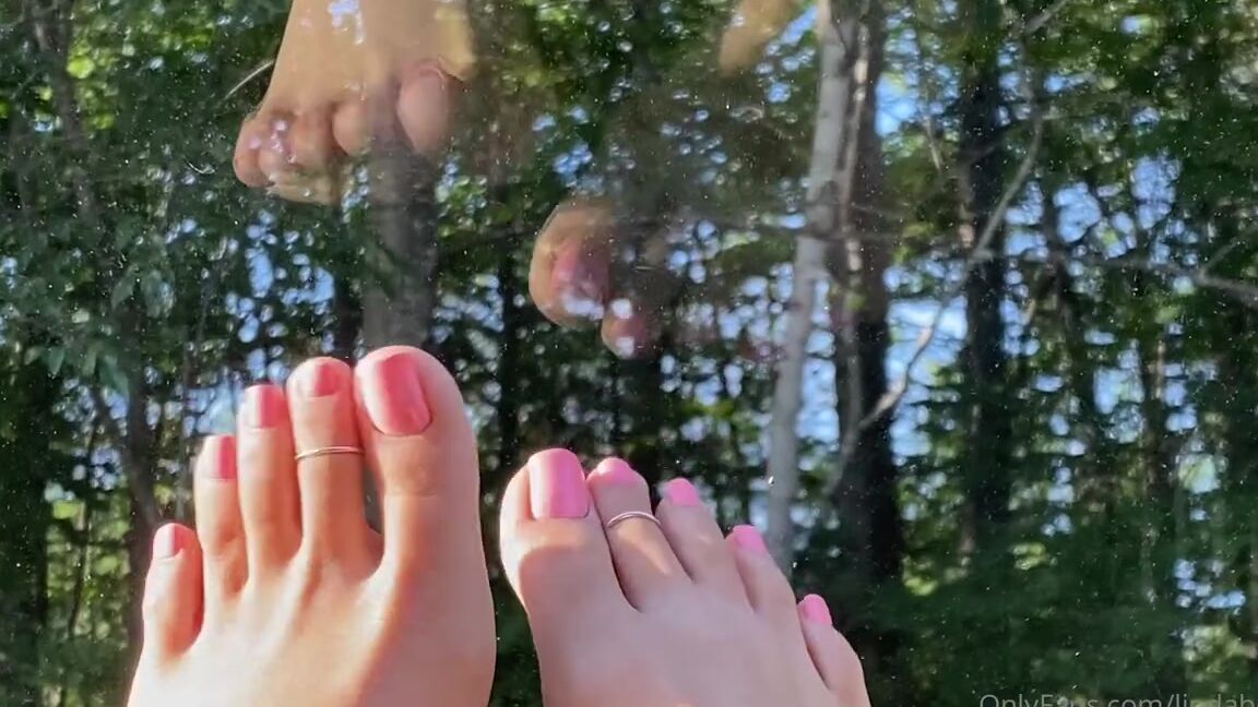 Lindabooxo Onlyfans Just Showing Random People My Sexy Feetp
