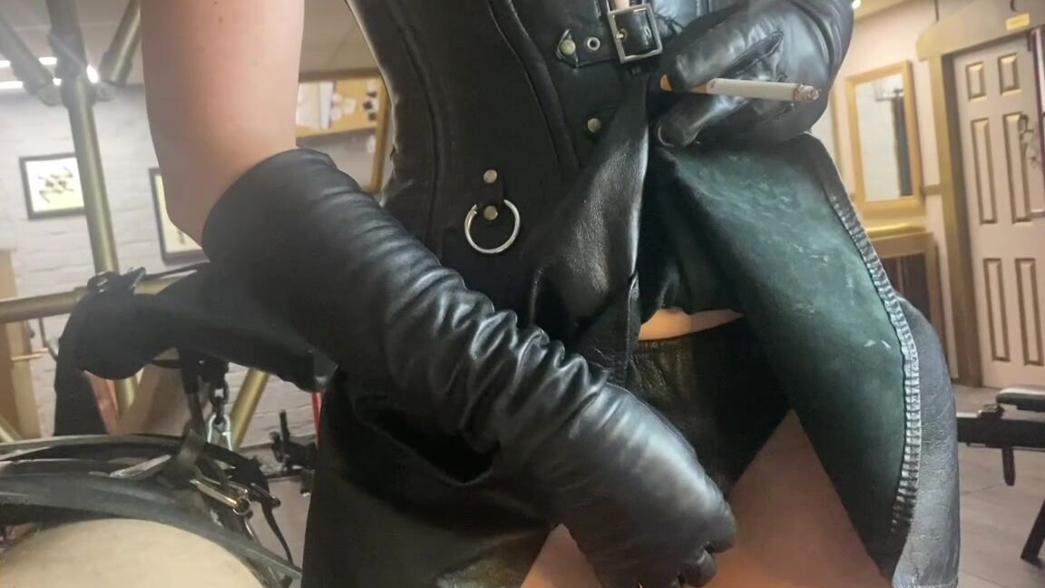 Vivienne Lamour My Personal Ashtray