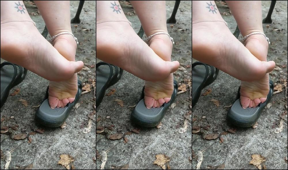 Beauxfeet I Know You Re Behind Me Check Out My Summertime Flexed Soles